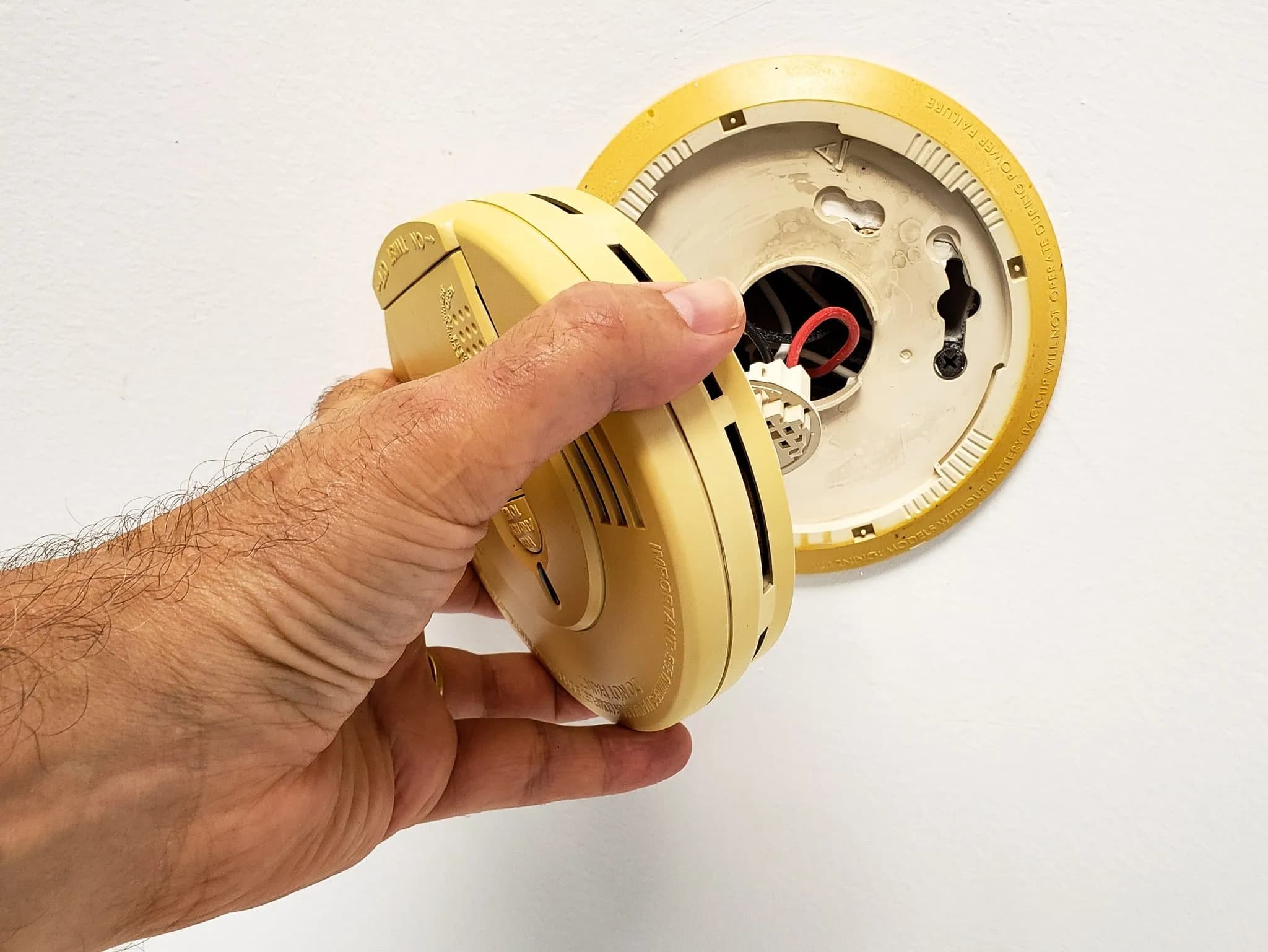 Smoke detector electrical repair and replacement service